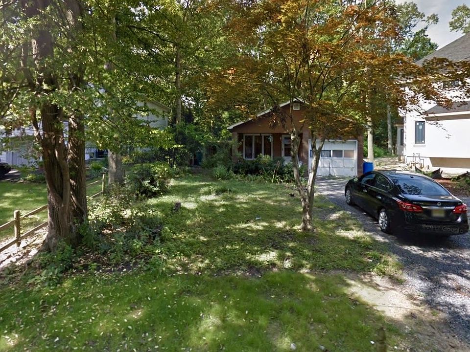 1st image of 46 Forest Dr