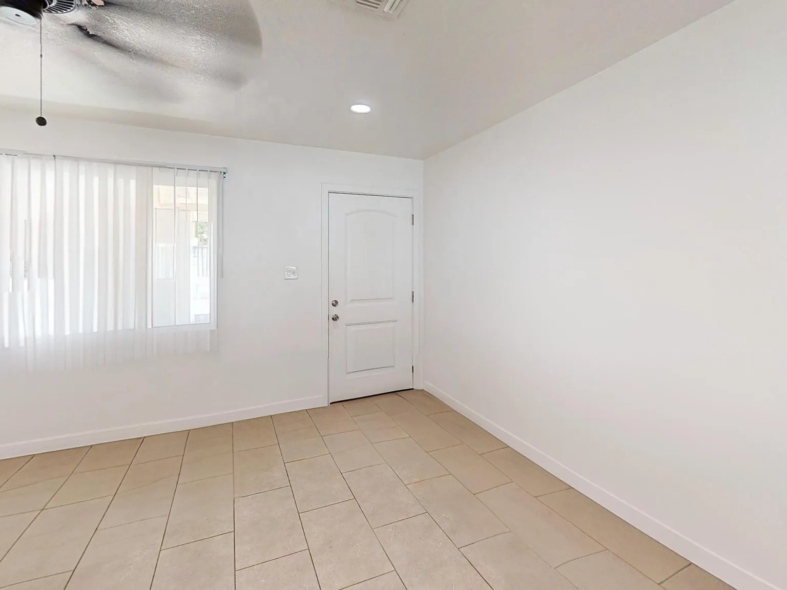 5 bed, 1500 sqft, $675 — Photo 1