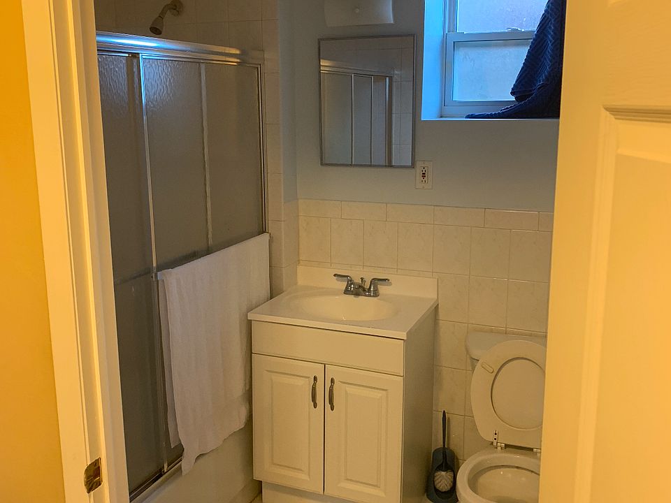 2nd image of 2207 Kingsland Ave