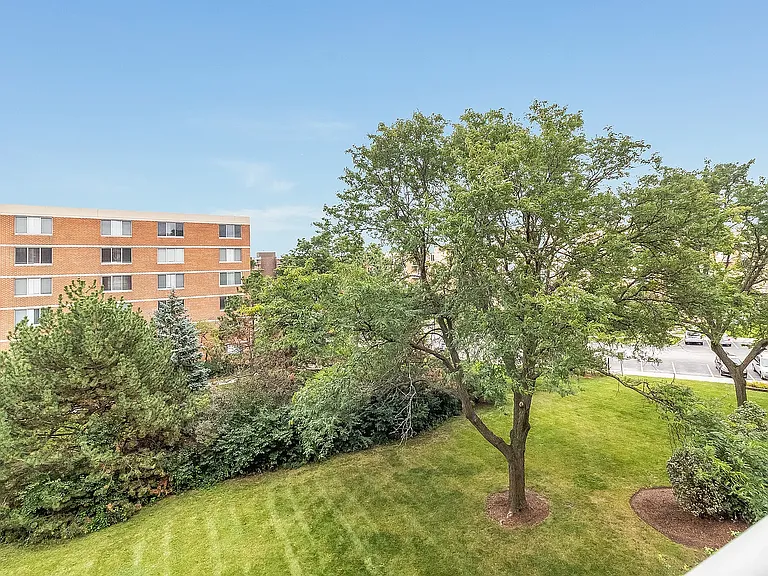 2201 S Stewart Ave #4H — Photo 17
