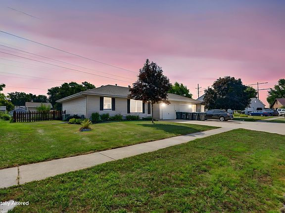 3rd image of 335 Elizabeth Dr