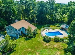 70 Rhododendron Dr, Tiverton, RI 02878