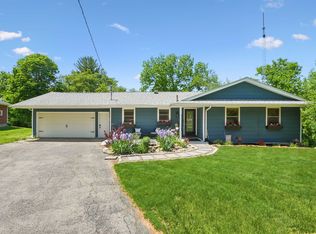 1285 Rockdale Rd, Dubuque, IA 52003