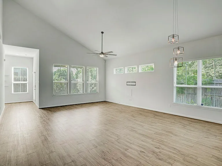 3413 Omega St — Photo 7