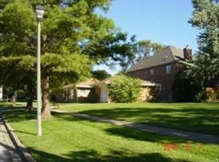 862 S Chatham Ave, Elmhurst, IL