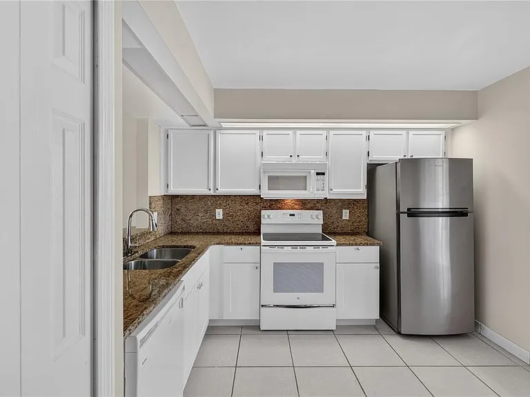 13829 Timberland Dr #101 — Photo 6