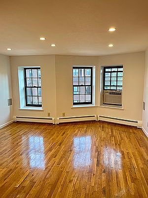 2nd image of 103 Jefferson Ave #3