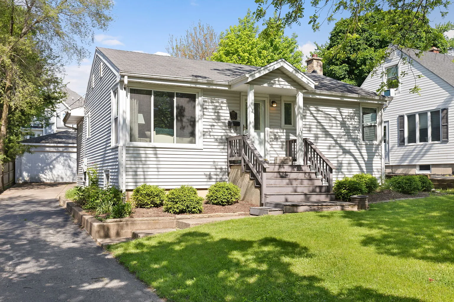 732 Prairie Ave photo 1
