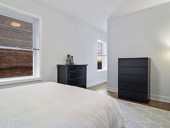 4th image of 4919 N Talman Ave Unit 1