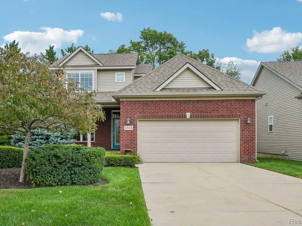 1225 Cambridge Cir, Waterford, MI 48327