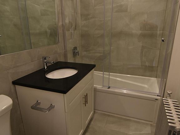 4th image of 906 W Belmont Ave #2