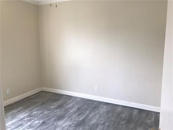 5th image of 350 Leslie Ln