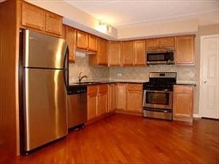 4th image of 6121 N Northwest Hwy APT 205