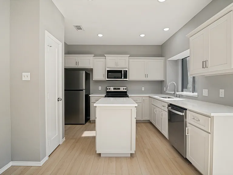 2700 Cornell Dr — Photo 9