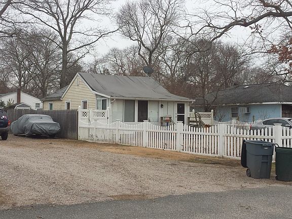 3rd image of 44 Oakmont Ave