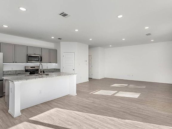 3rd image of 4422 Chandler Rd Building 8
