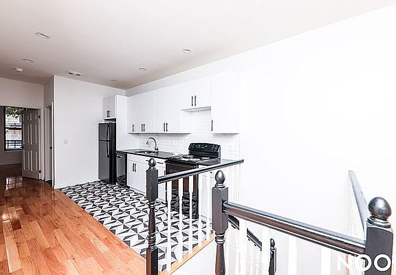 4th image of 741 Washington Ave #1R