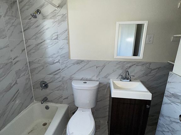 4th image of 104 Montclair Ave #18B