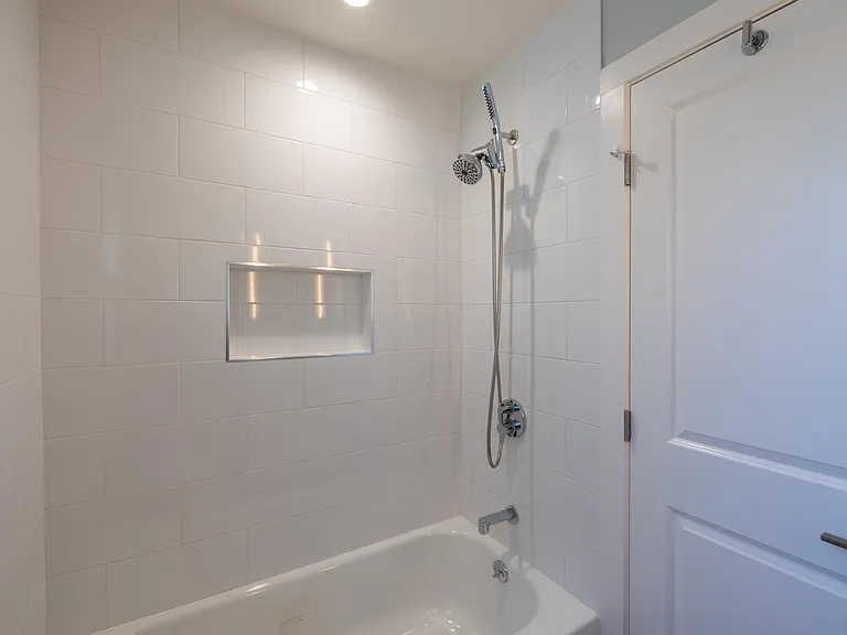 937 University Ave — Photo 11