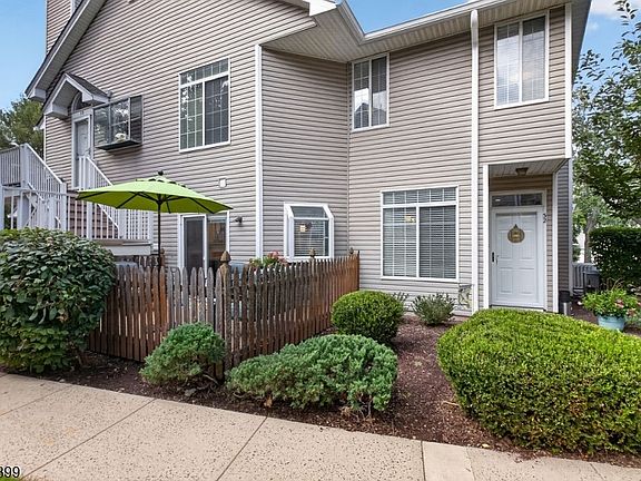 2nd image of 32 Birchwood Rd
