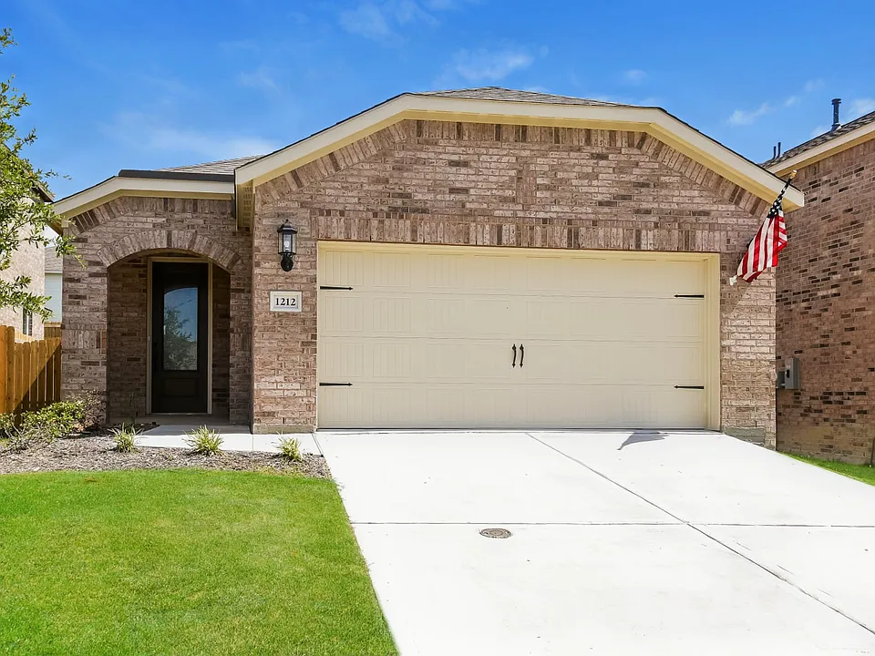1212 Dye Blvd