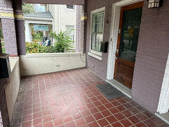 2nd image of 916 Luttrell St APT 1