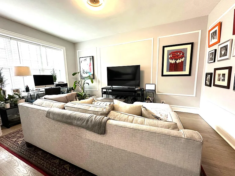 1354 W Carmen Ave #1F — Photo 12