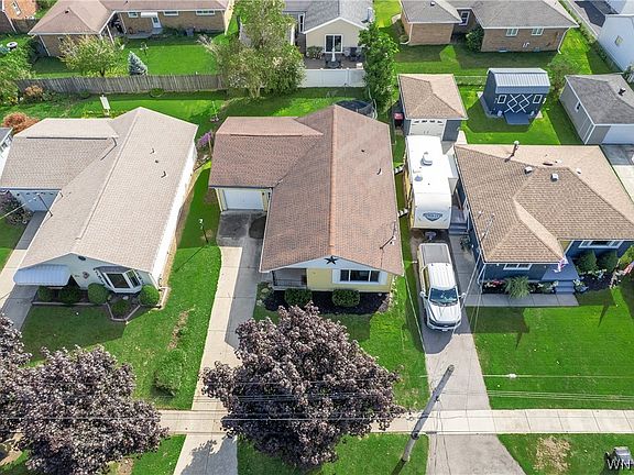 3rd image of 76 1st Ave