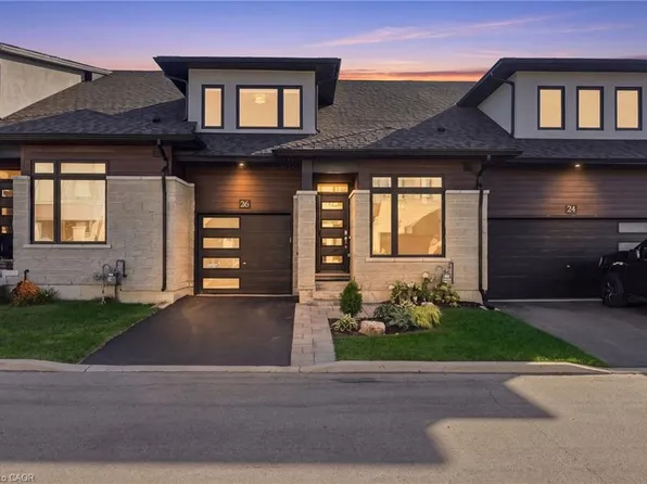 26 Bensley Ln, Hamilton, ON L9C 0E7