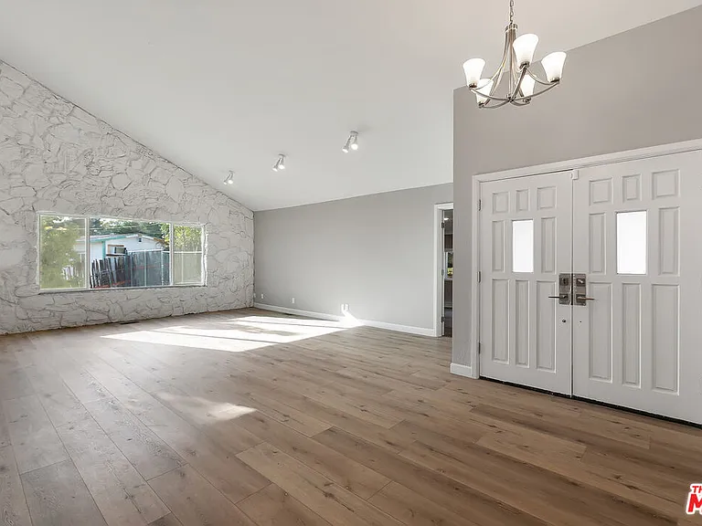 23937 Jensen Dr — Photo 3