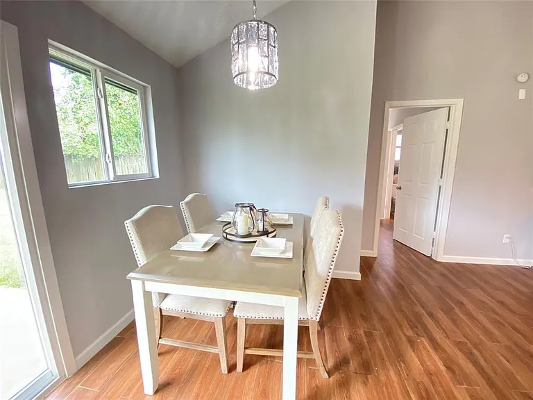 1011 Melford Ave — Photo 7