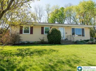 4882 Pine Grove Cir, Allentown, PA 18106