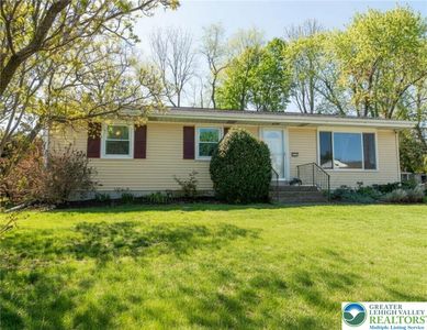 4882 Pine Grove Cir, Allentown, PA, 18106