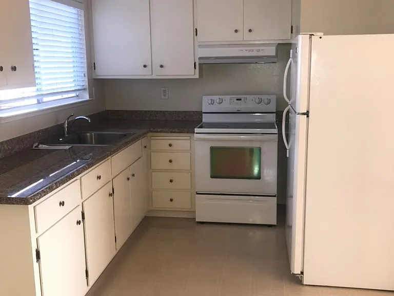 569 Commercial Ave — Photo 3