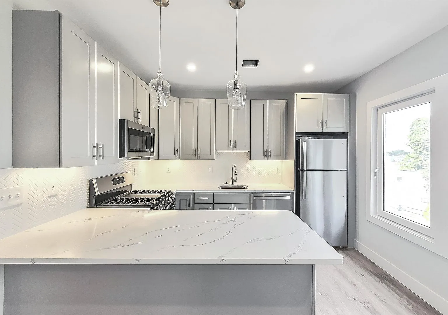 Spacious 3-Bed, 2-Bath Apartment | Pet Friendly | Luxury Living in Roxbury — Photo 3