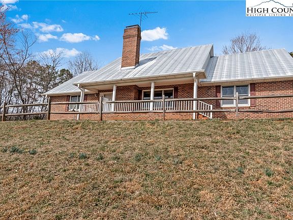 3rd image of 120 Skyline Drive