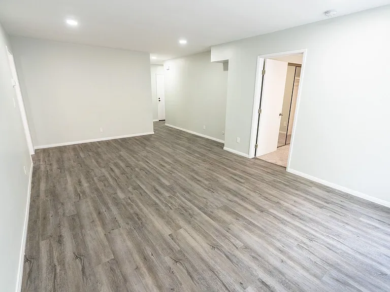 1635 North Martel Avenue — Photo 53