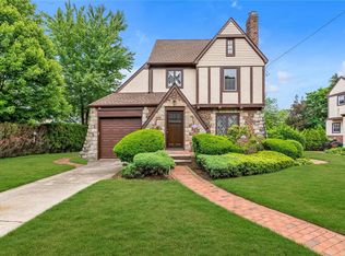 120 Stuart St, Lynbrook, NY 11563