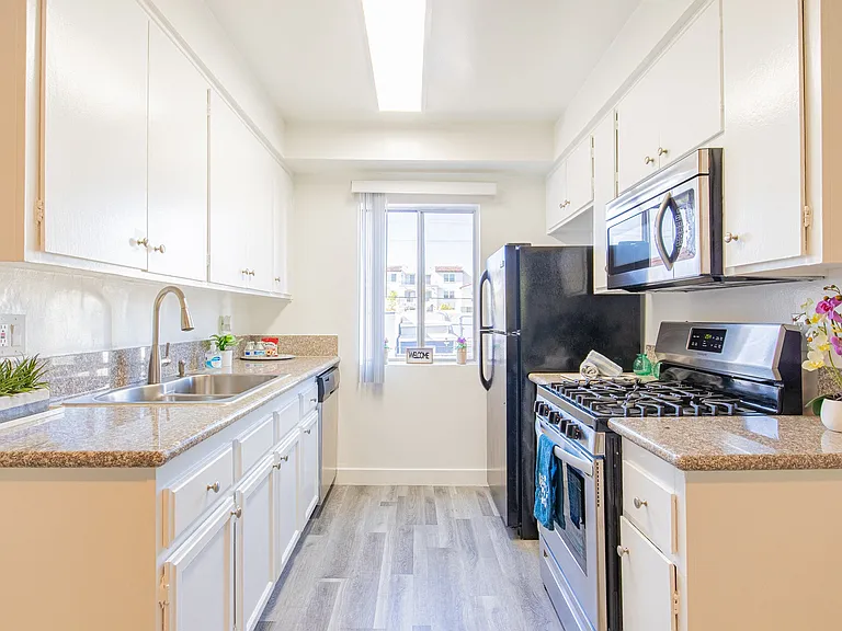 Magnolia Apartments — Photo 17