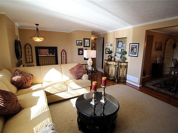 4th image of 2068 Southwell Dr