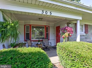 305 W Main St, Leola, PA 17540