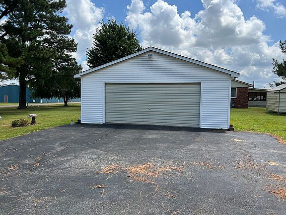 Detached Garage
