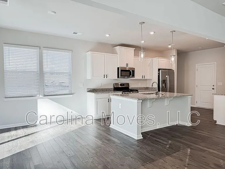 506 Poinsett Bridge Way — Photo 3