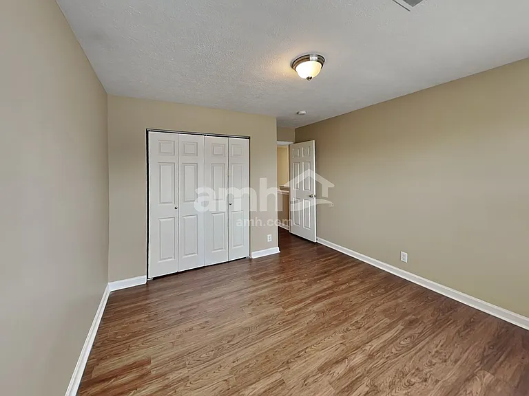 4060 Longfellow Dr — Photo 15