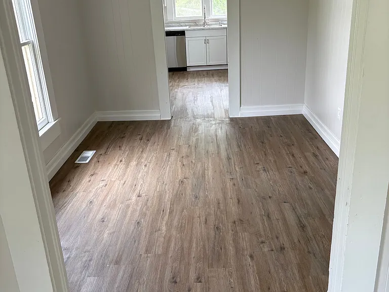 1030 Wilson St — Photo 2