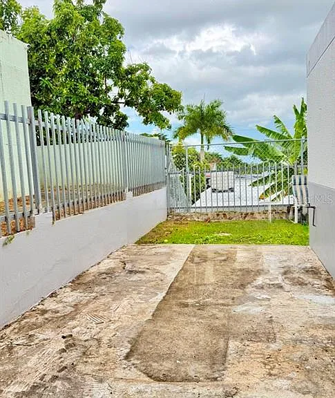 Calle 5 Parque San Miguel #H-8 — Photo 17