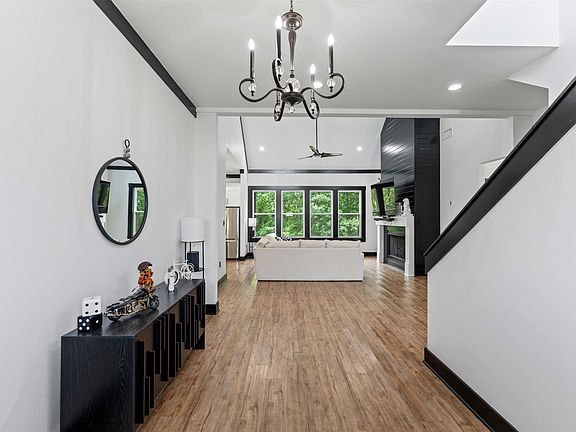 4th image of 15 Fletcher Ridge Cir