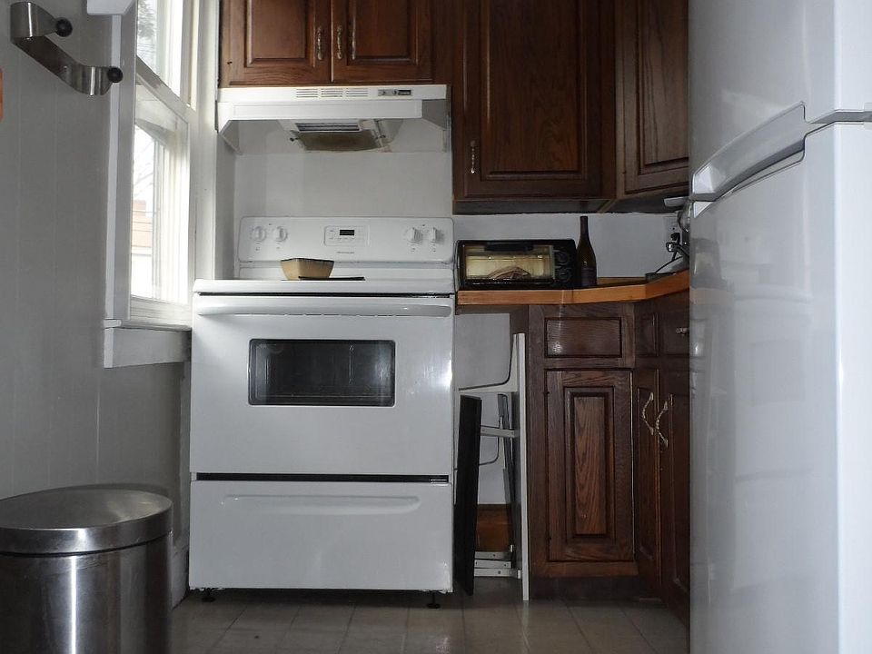 2nd image of 130 Park St APT 1