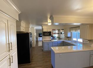 10737 Meadow Glen Way E, Escondido, CA 92026