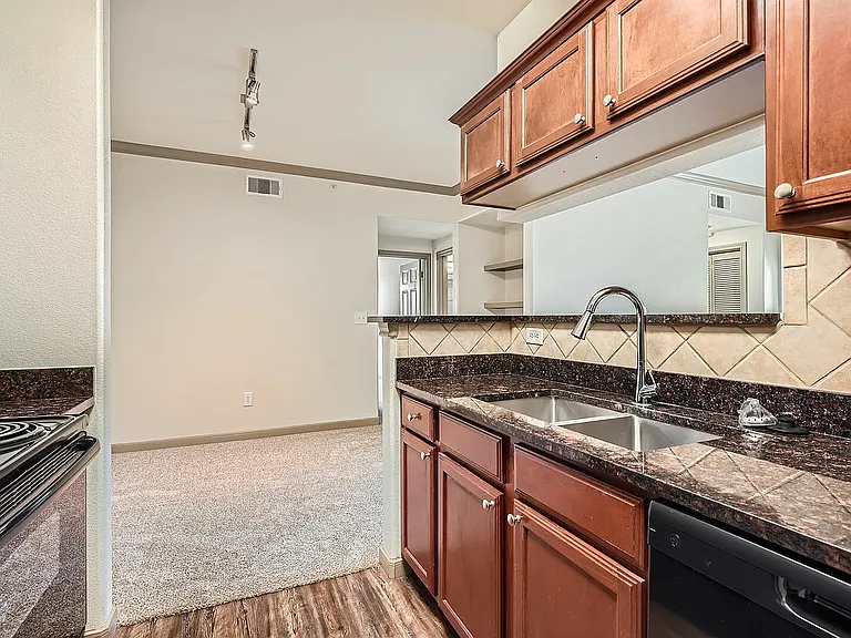 Eaglebrook Apartments Kitchen 03